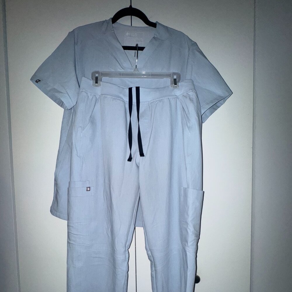 FIGS MEN SCRUBS TOP AND BOTTOM SET SIZE M BLUE
